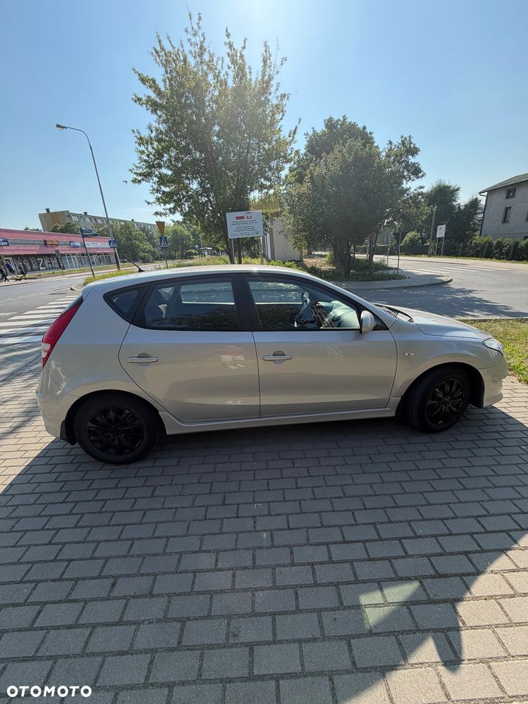 Hyundai i30 1.4 Comfort EU5 - 8
