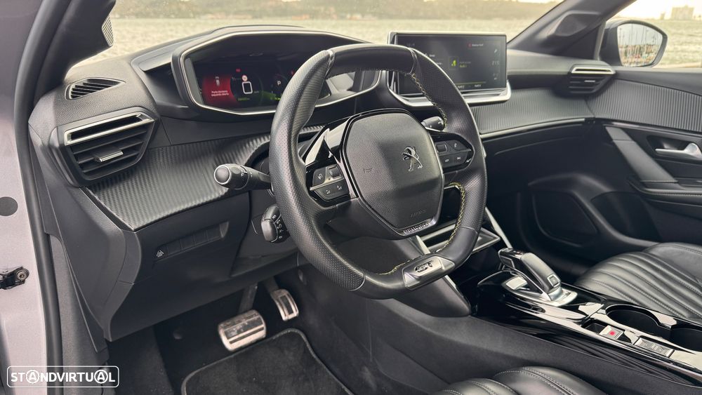 Peugeot 208 1.2 PureTech GT EAT8 - 34