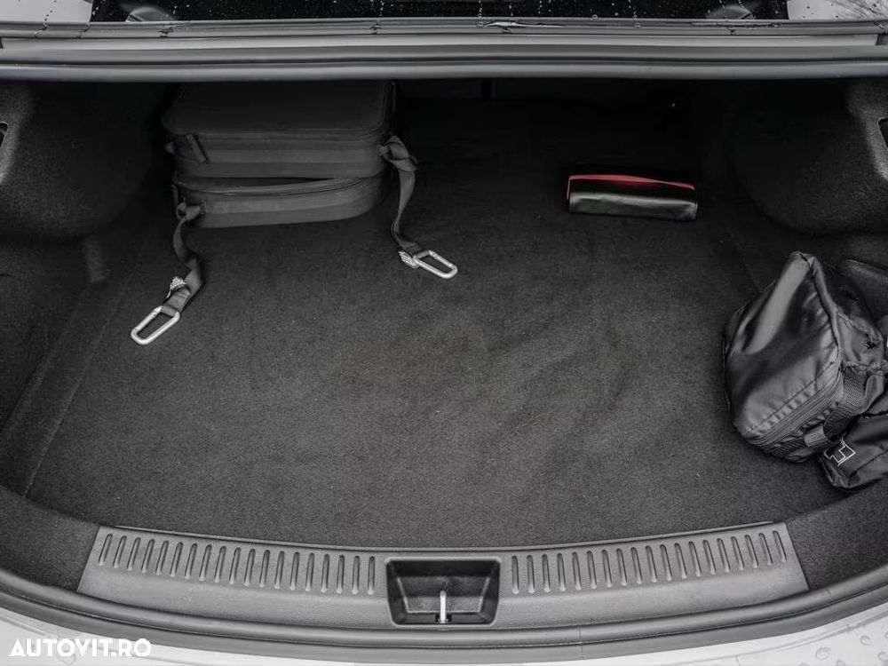 Mercedes-Benz E 400 4MATIC Aut. - 4