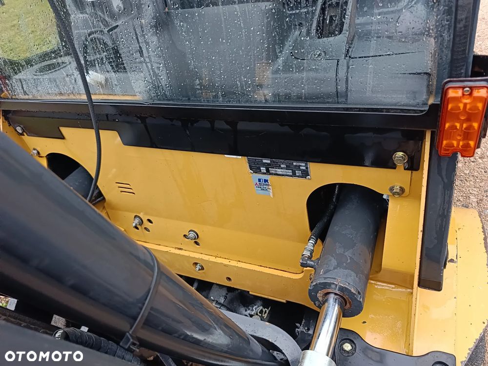 Caterpillar DP 30N - 17