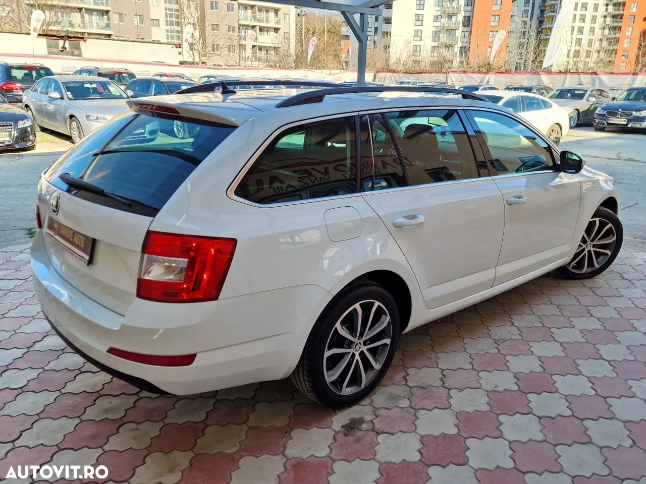Skoda Octavia Combi 2.0 TDI DSG Edition - 12