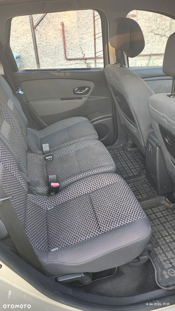Renault Grand Scenic - 11