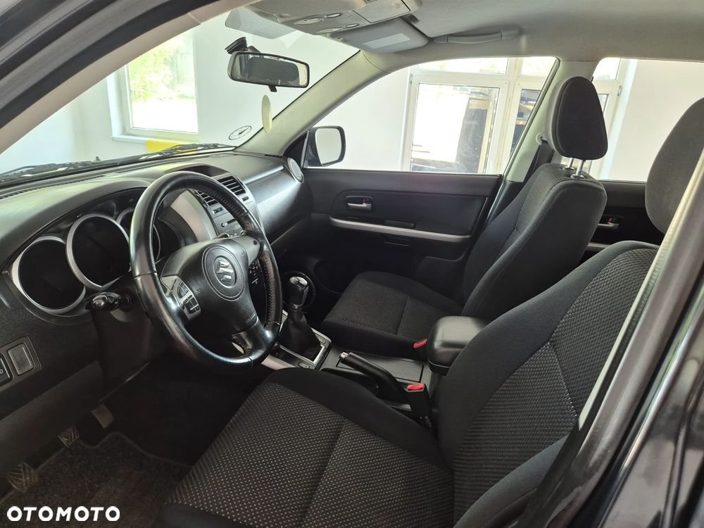 Suzuki Grand Vitara 2.0 Club - 10
