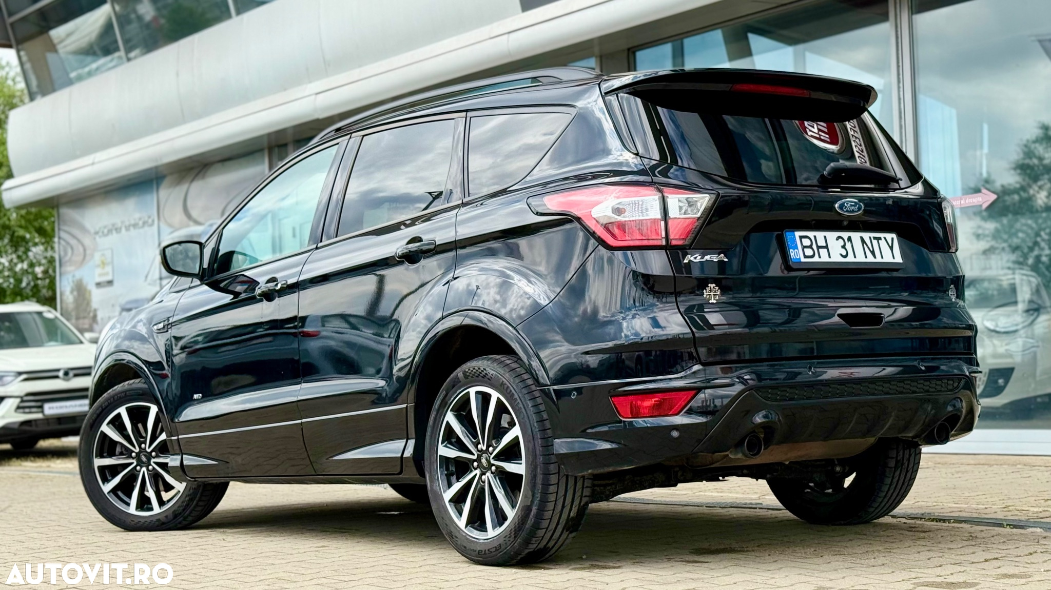 Ford Kuga 2.0 TDCi 4WD Powershift ST-Line - 30