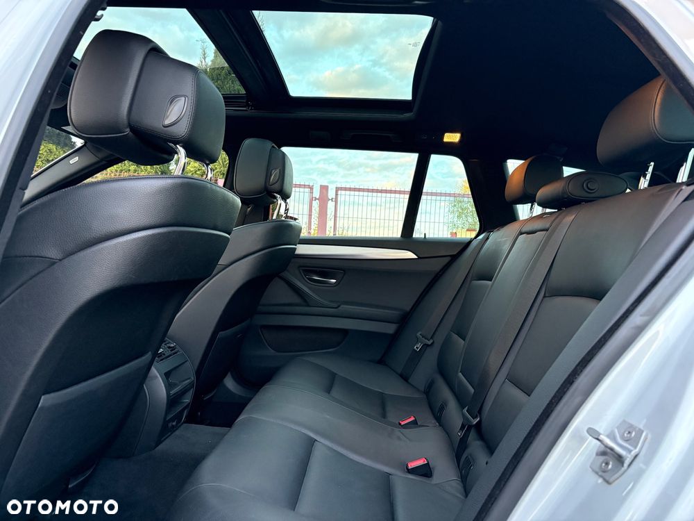 BMW Seria 5 525d Sport-Aut Modern Line - 27