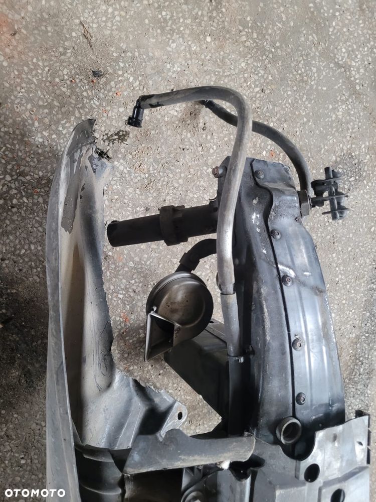 belka przód że spryskiwaczami na lampy BMW E39 - 3