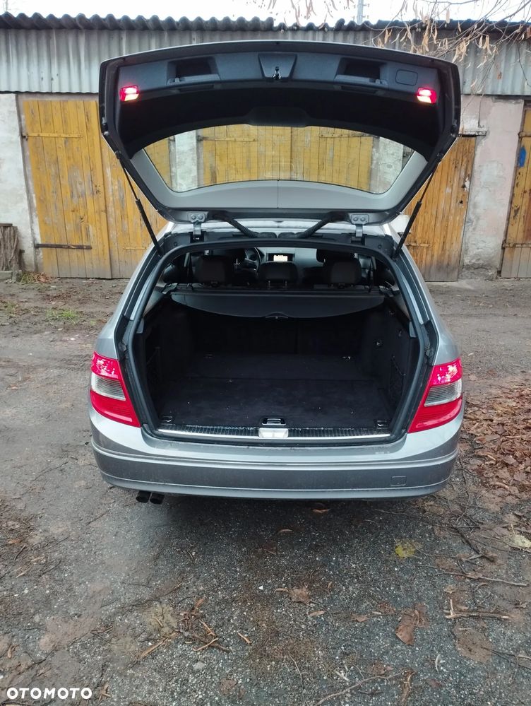 Mercedes-Benz Klasa C 180 Kompressor BlueEFFICIENCY Avantgarde - 4