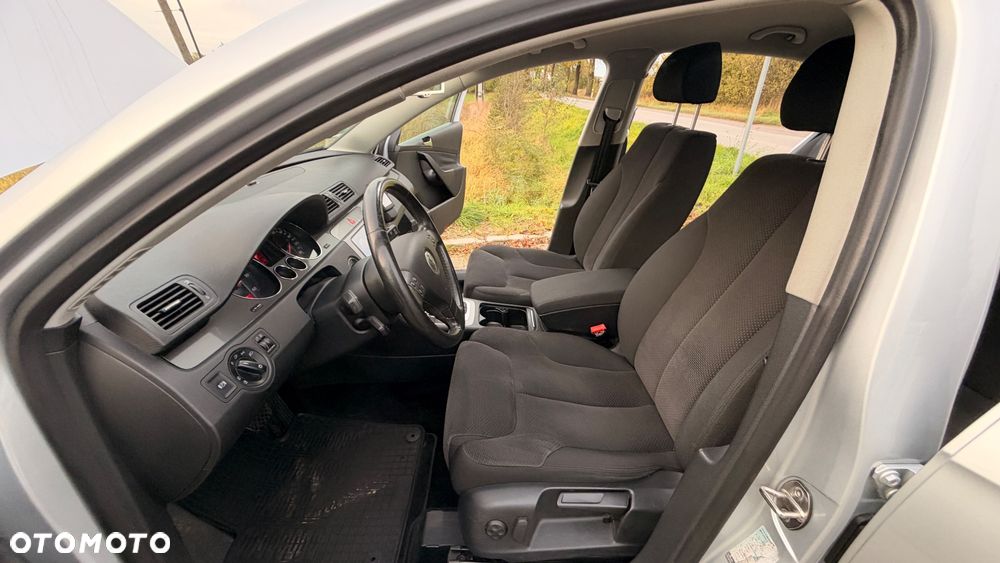 Volkswagen Passat - 12