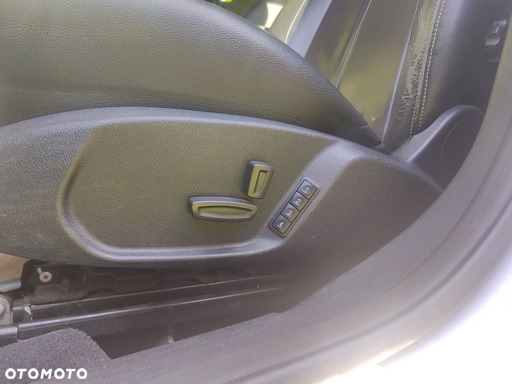 Ford Mondeo 2.0 TDCi Ghia - 11