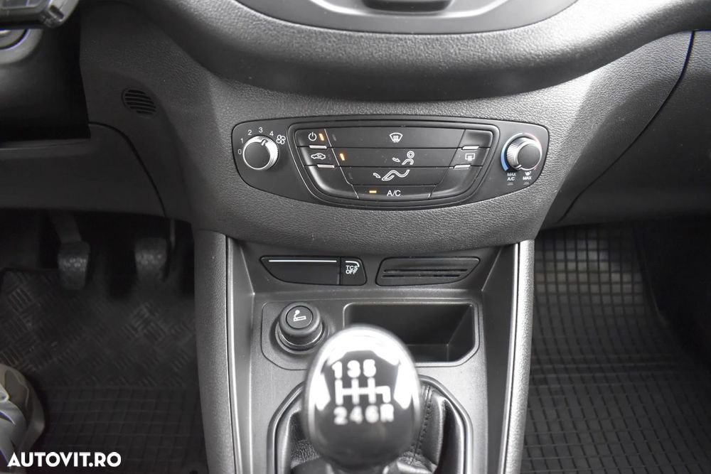 Ford Transit Courier - 19