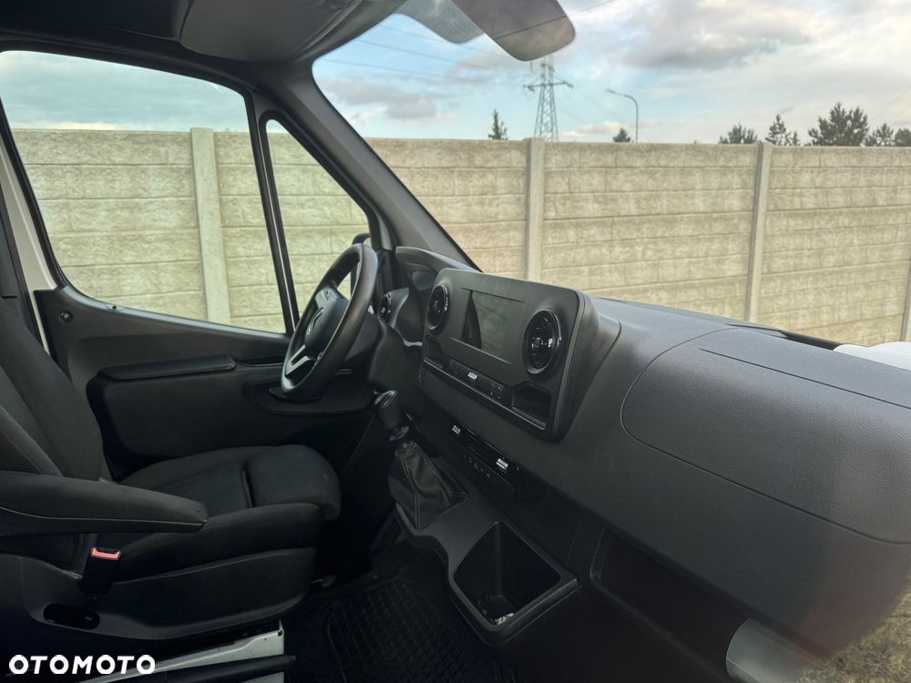 Mercedes-Benz SPRINTER - 11