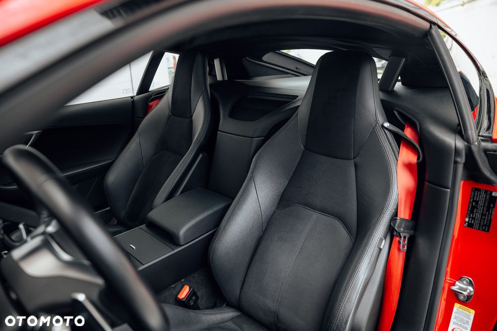 Jaguar F-Type 2.0 Chequered Flag - 5