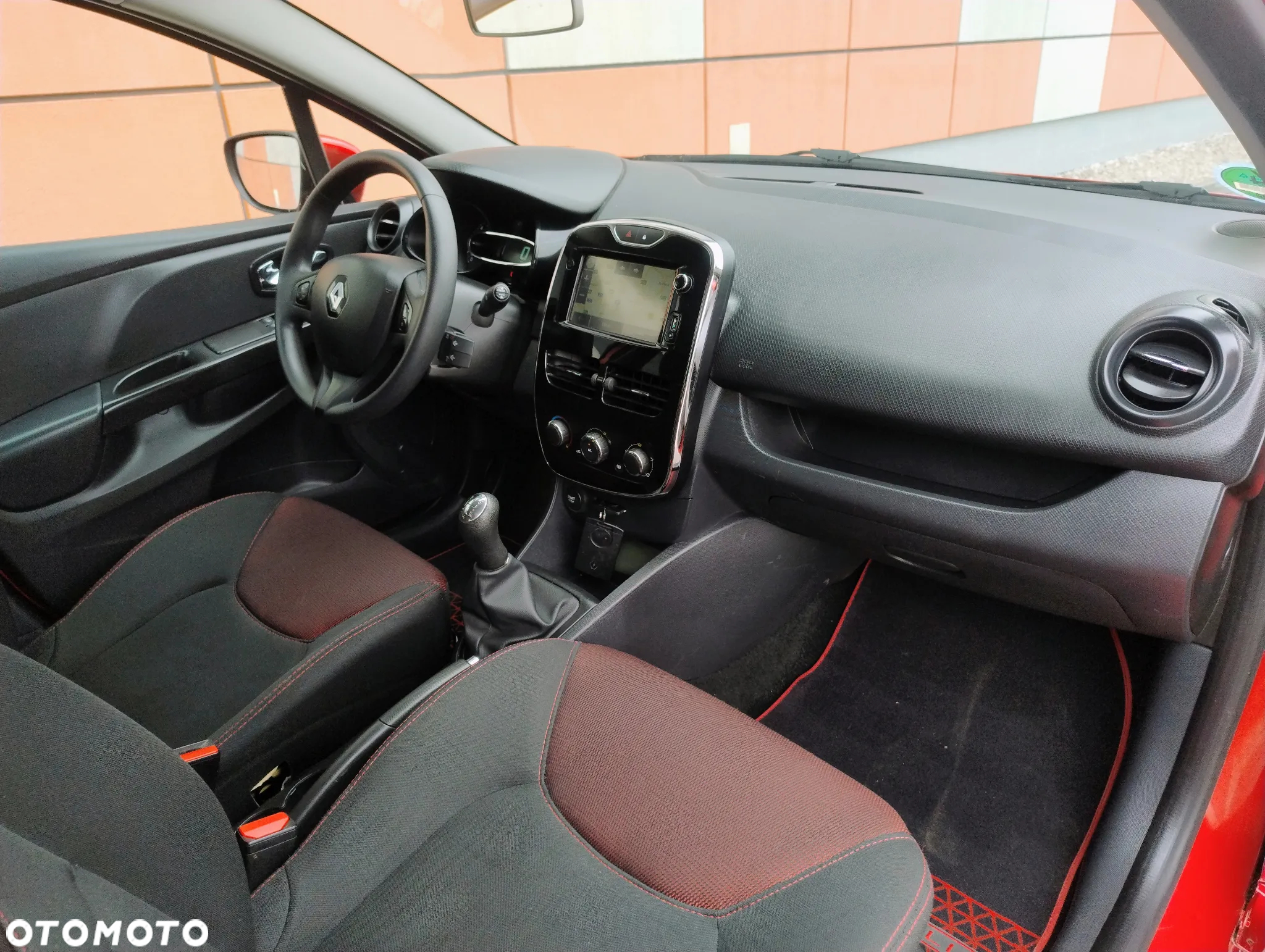 Renault Clio 1.2 16V 75 Experience - 9
