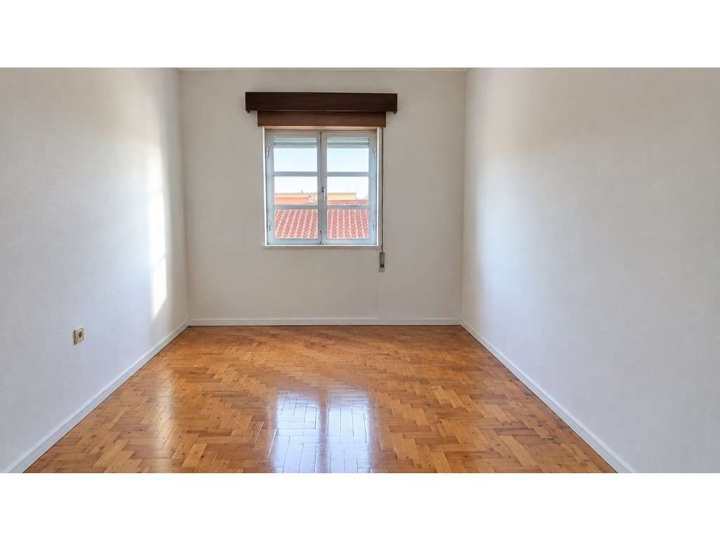 Apartamento t2 cm possibilidade de fazer T3 e anexo no logradouro - Grande imagem: 3/12