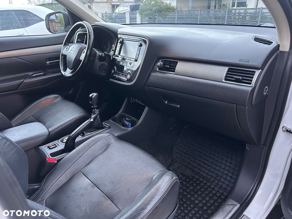 Mitsubishi Outlander 2.2 DI-D 4WD Diamant Edition - 9