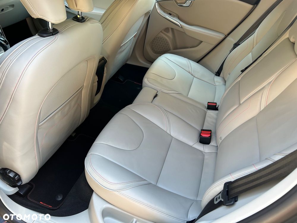 Volvo V40 T3 Drive-E R-Ocean Race - 16