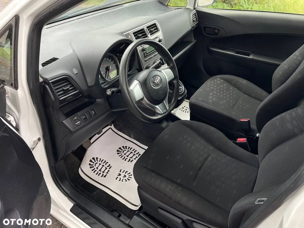 Toyota Verso S 1.4 D-4D Premium - 9