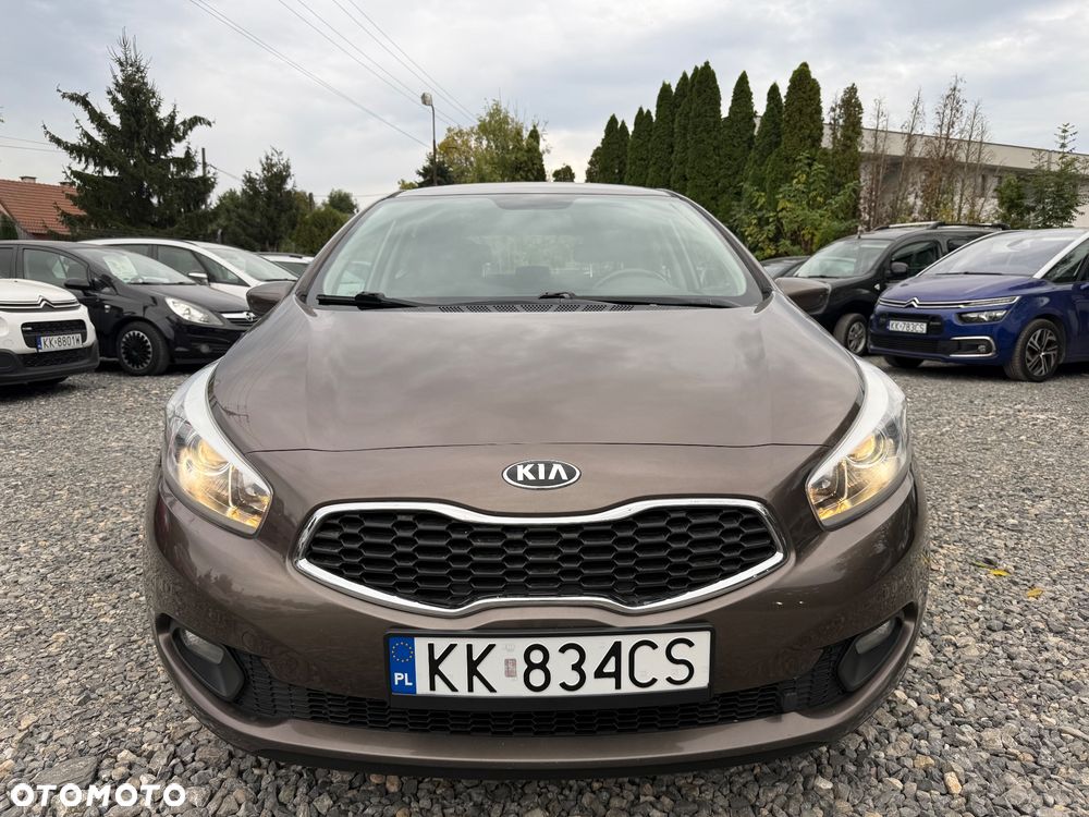 Kia Ceed 2012 photo 2