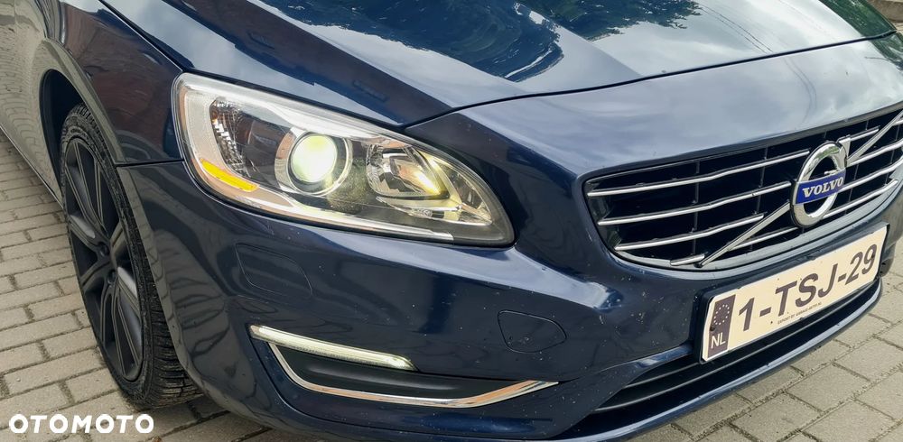 Volvo V60 D6 AWD Plug-in Hybrid Summum - 18