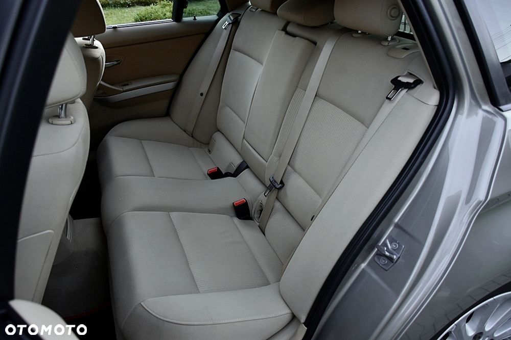 BMW Seria 3 320i Edition Sport - 38