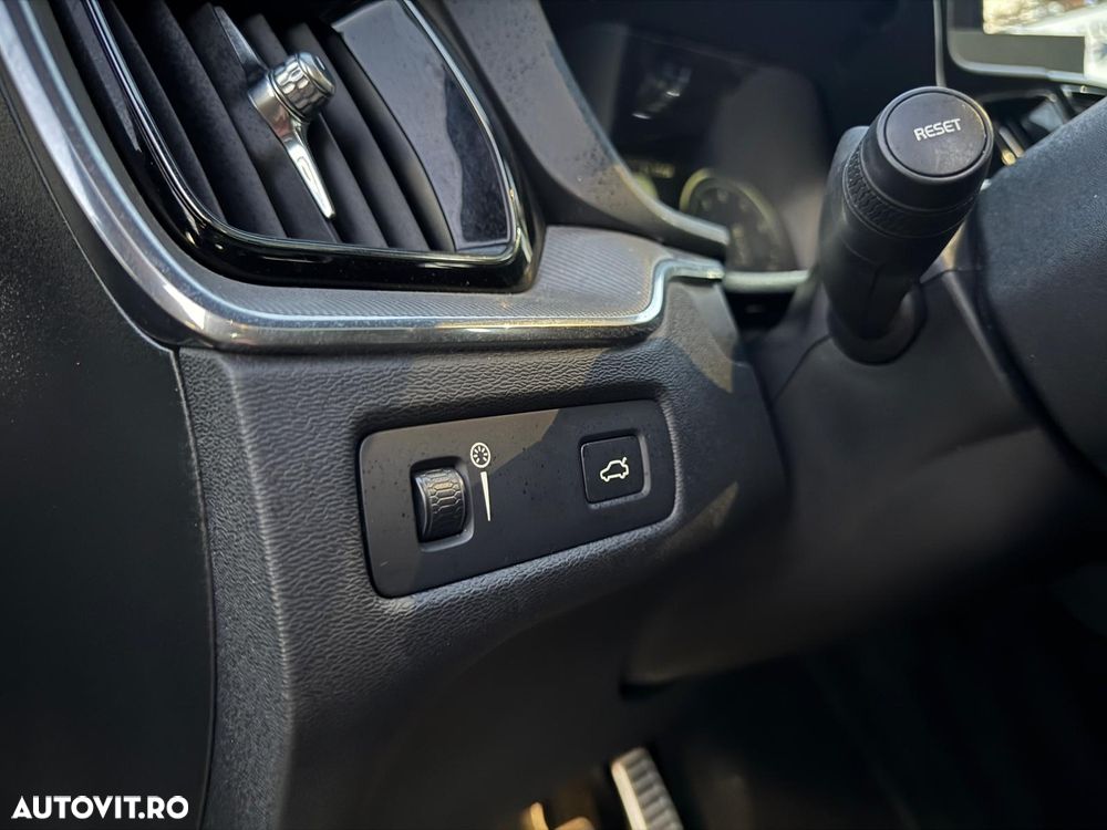 Volvo XC 60 T5 AWD Geartronic RDesign - 34