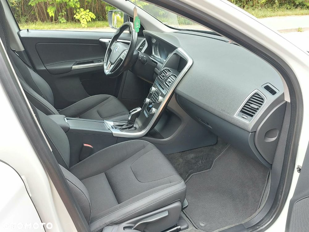 Volvo XC 60 D4 AWD Momentum - 11