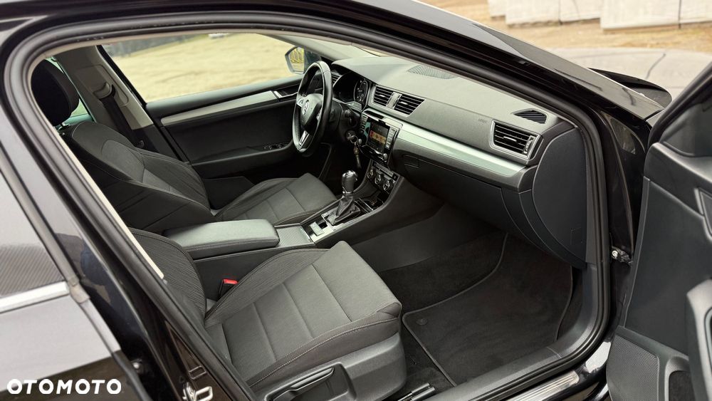 Skoda Superb 2.0 TDI DSG Ambition - 34