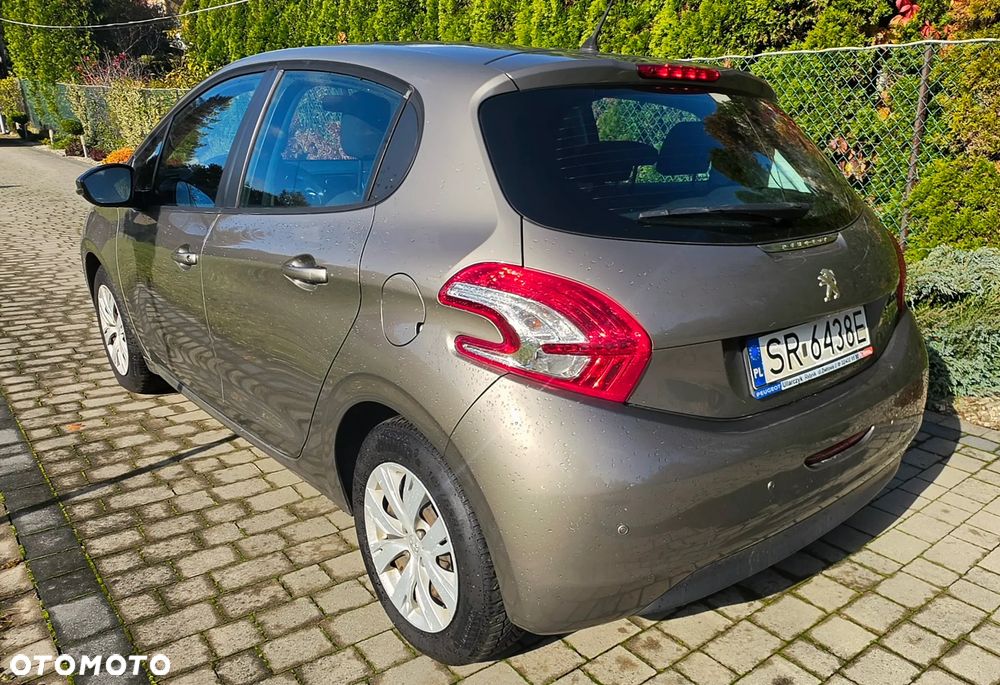 Peugeot 208 2012 photo 3