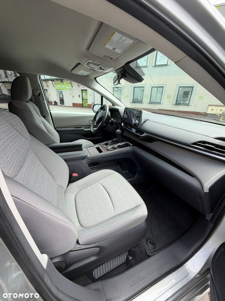 Toyota Sienna - 3