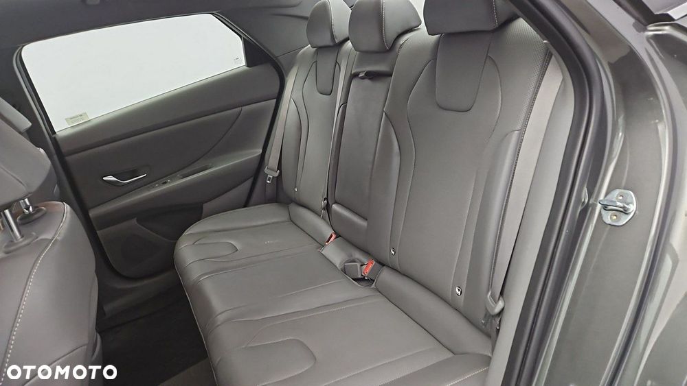 Hyundai Elantra 1.6 Executive CVT - 22