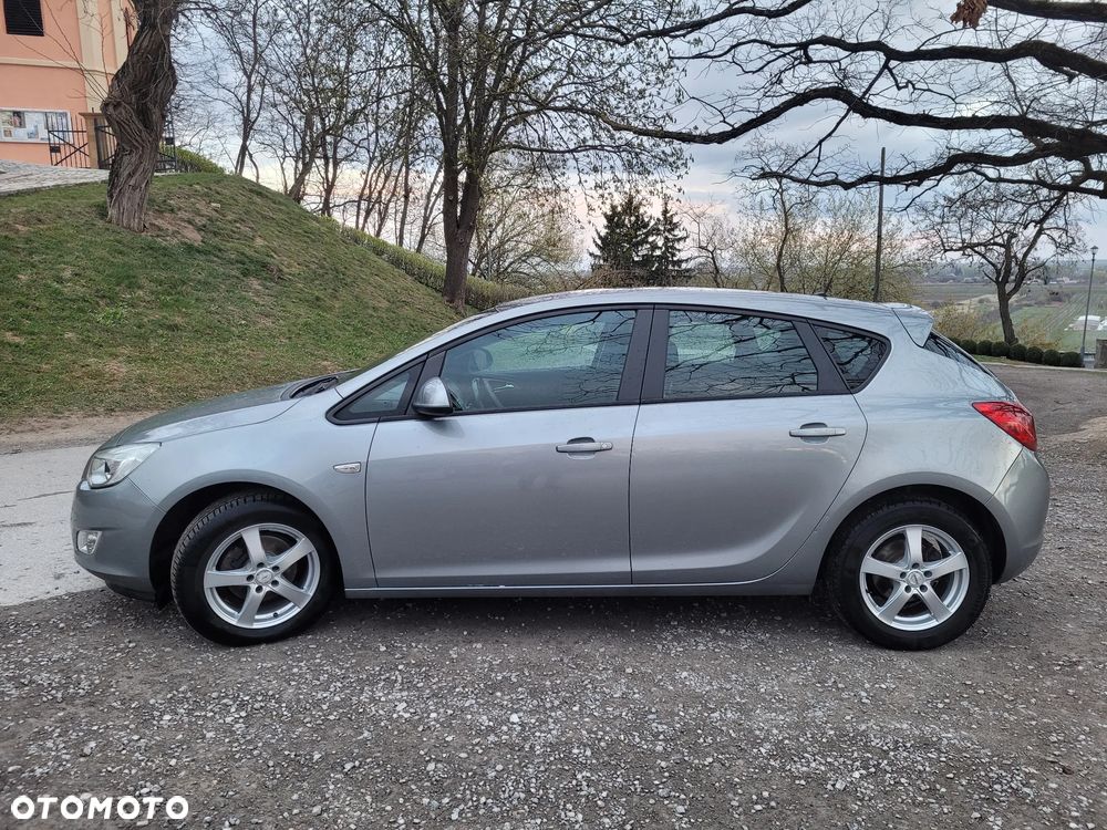 Opel Astra 1.6 Innovation - 29