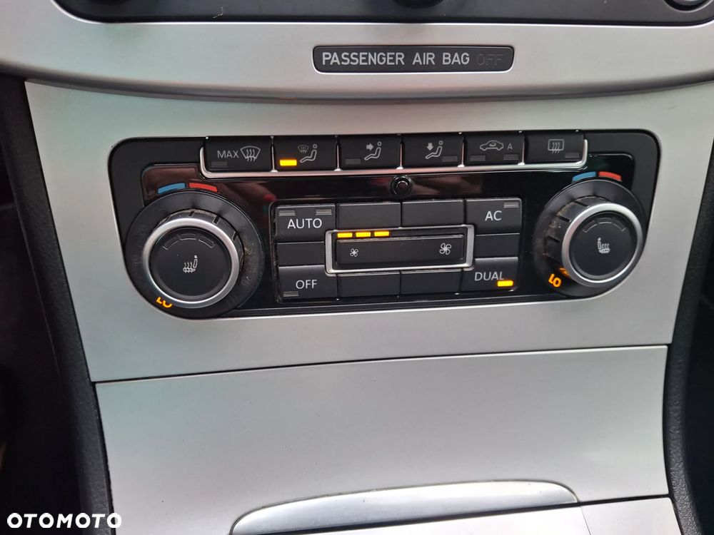Volkswagen Passat - 22