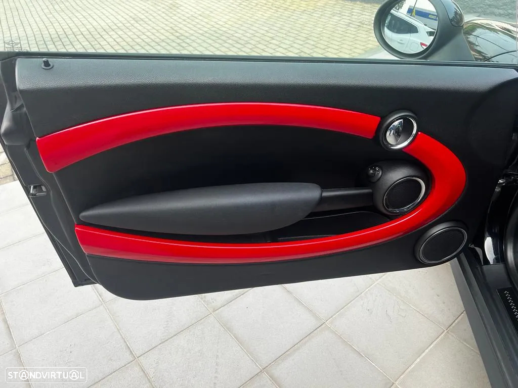 MINI Cabrio John Cooper Works - 25
