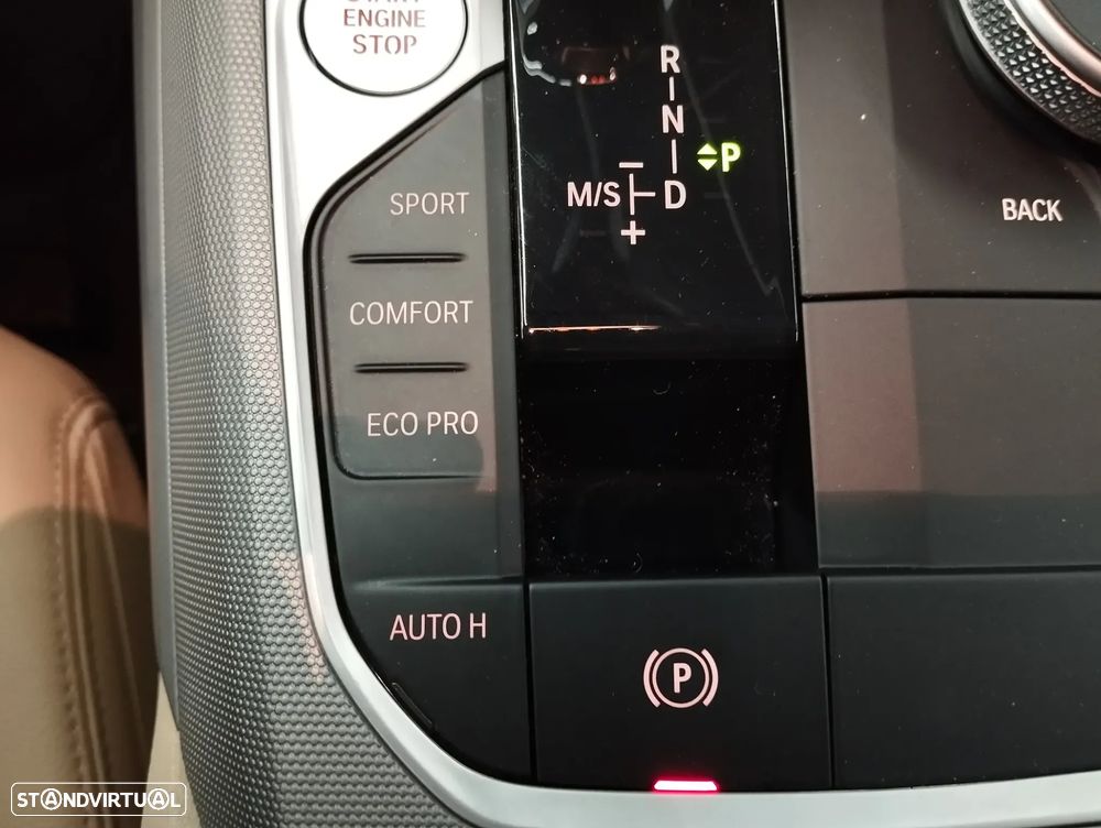 BMW 318 d Touring Auto - 39