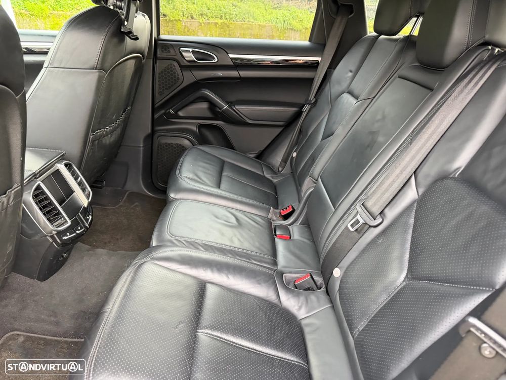 Porsche Cayenne Tiptronic S - 13