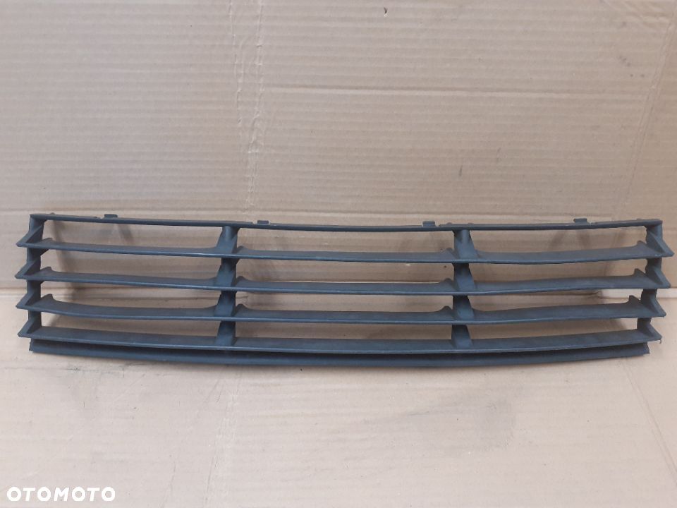 SKODA Octavia III 3 Kratka Zaślepka Osłona Maskownica Atrapa zderzaka Środkowa  3B0 853 677 F - 1