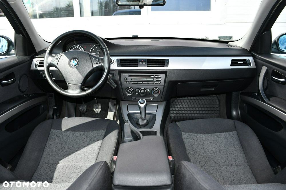 BMW Seria 3 318i - 18