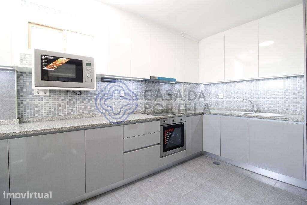 Apartamento T2 Renovado com Elevador e Varandas – Rio Tinto (Zona de E - Grande imagem: 2/20