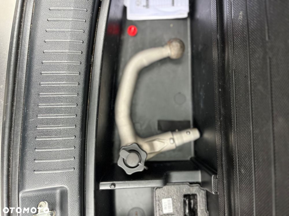 Kia Carens 1.7 CRDi XL 7os - 37