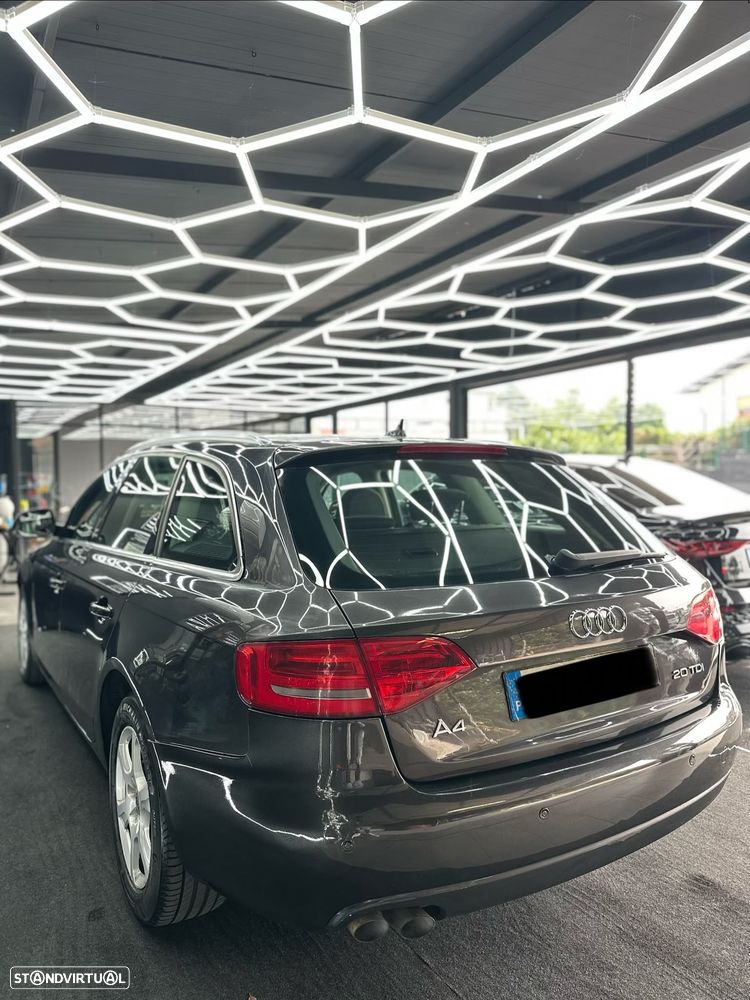 Audi A4 Avant 2.0 TDI Advance - 8