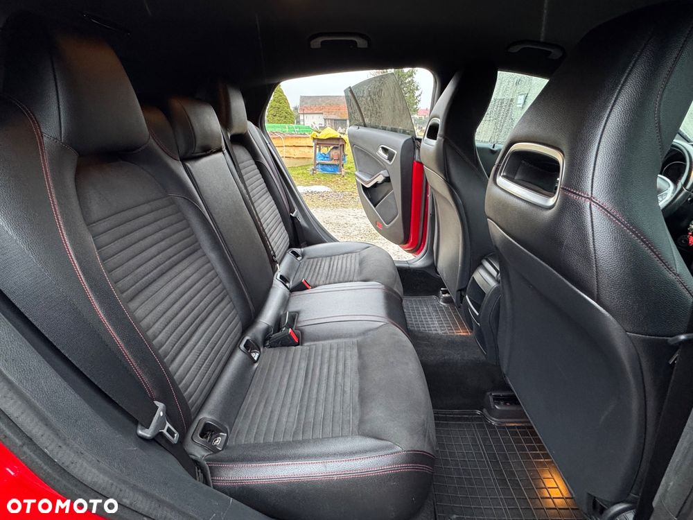 Mercedes-Benz CLA 200 7G-DCT AMG Line - 16