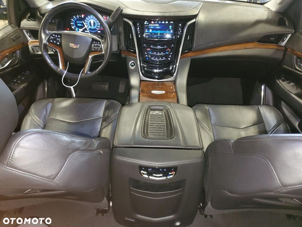 Cadillac Escalade - 9