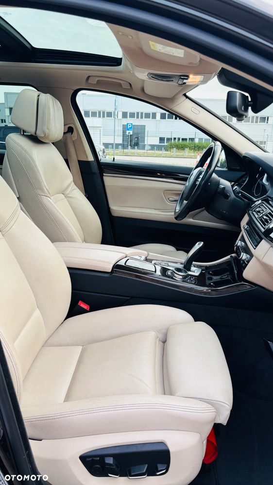 BMW Seria 5 525d xDrive Luxury Line - 9