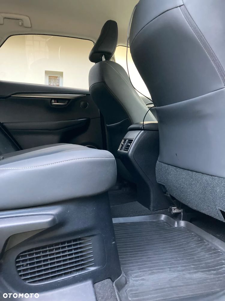 Lexus NX 300 F Impression AWD - 3