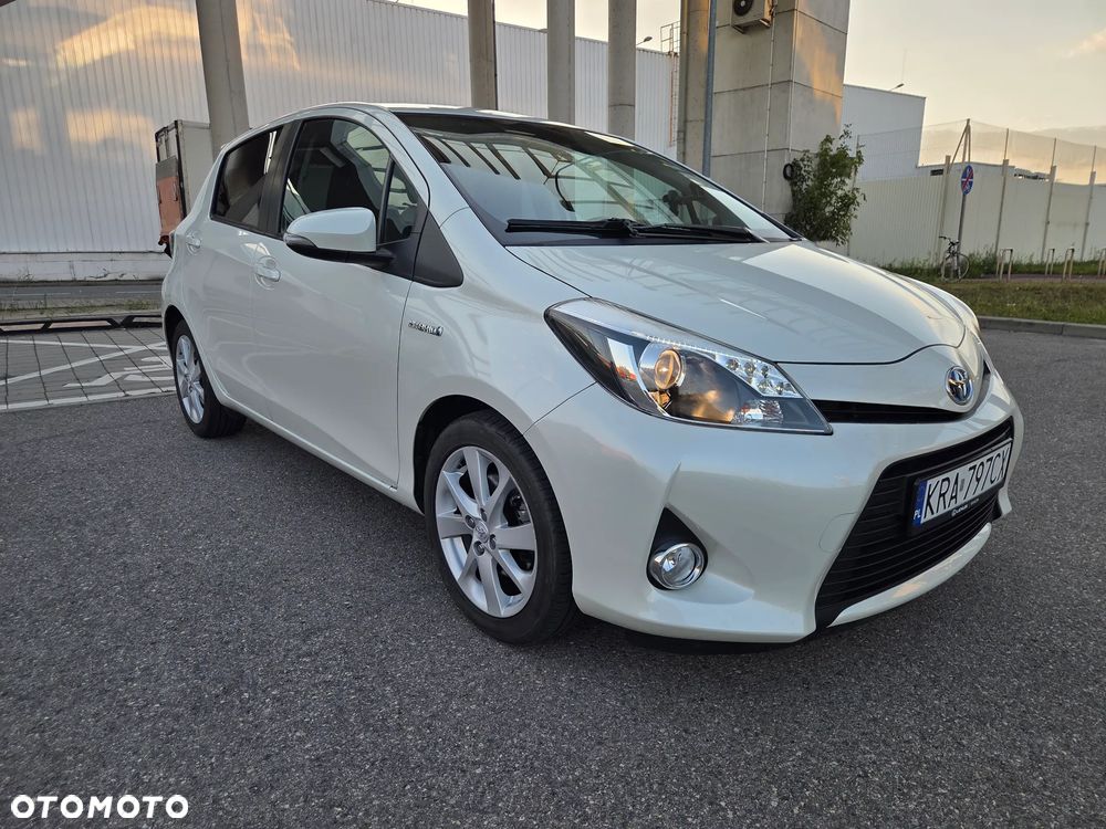 Toyota Yaris Hybrid 100 Dynamic - 1