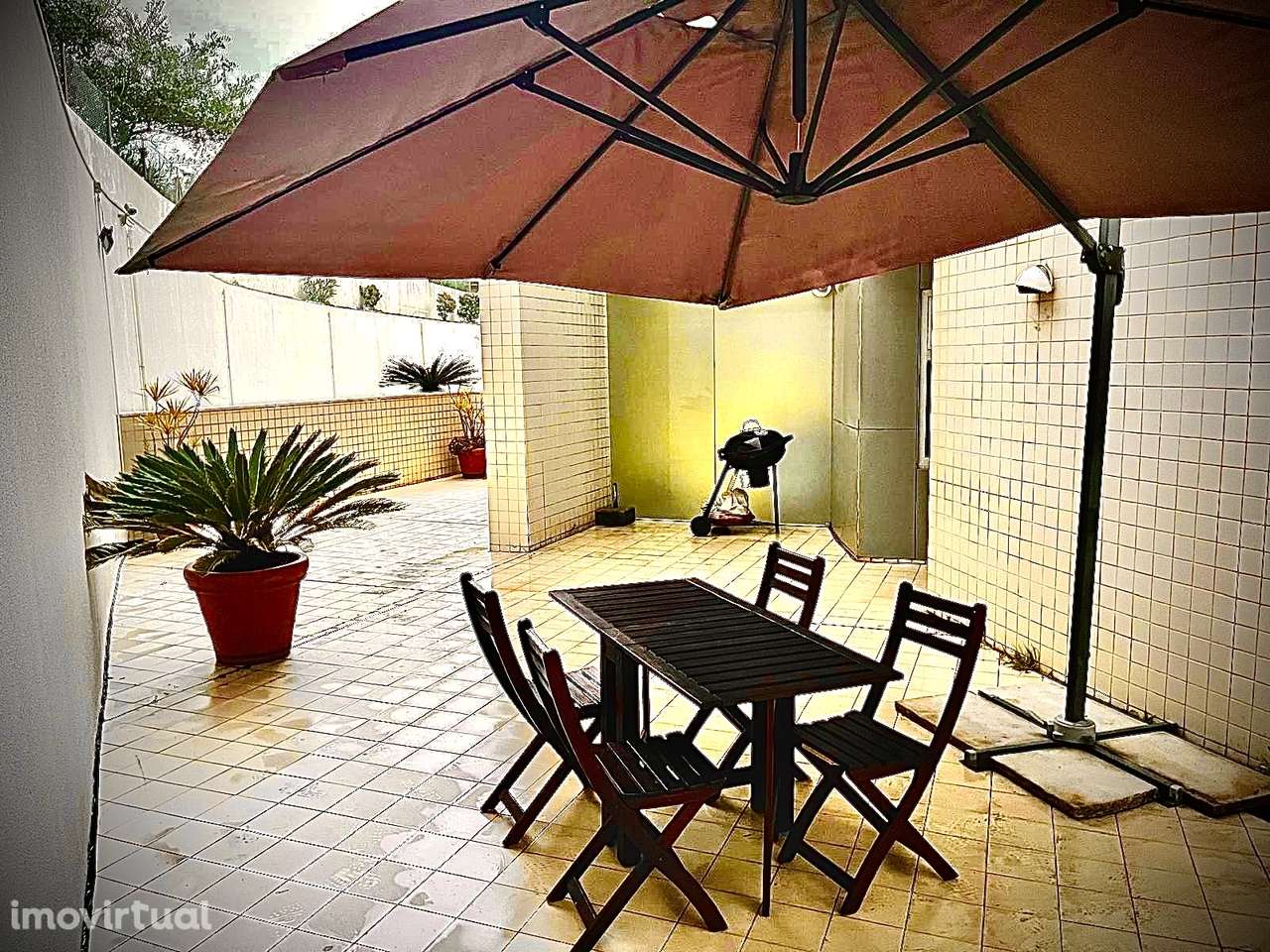 Apartamento T2 com terraço, garagem e boa localização - Grande imagem: 2/13