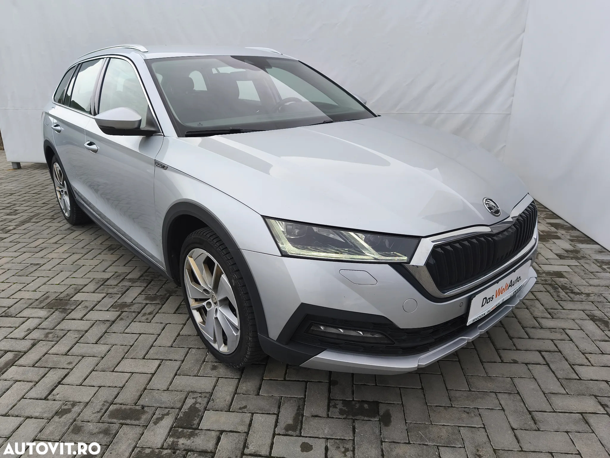 Skoda Octavia Combi 2.0 TDI DSG 4X4 Scout - 8