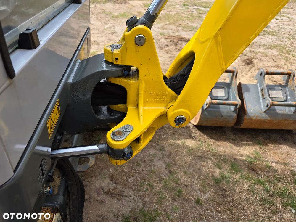 Wacker Neuson ET16 2023, stan idealny, niski przebieg 400mtg, szybkozłącze hydrauliczne, 3 x łyżka - 10