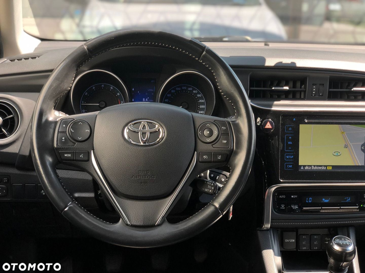 Toyota Auris 1.6 Selection - 14