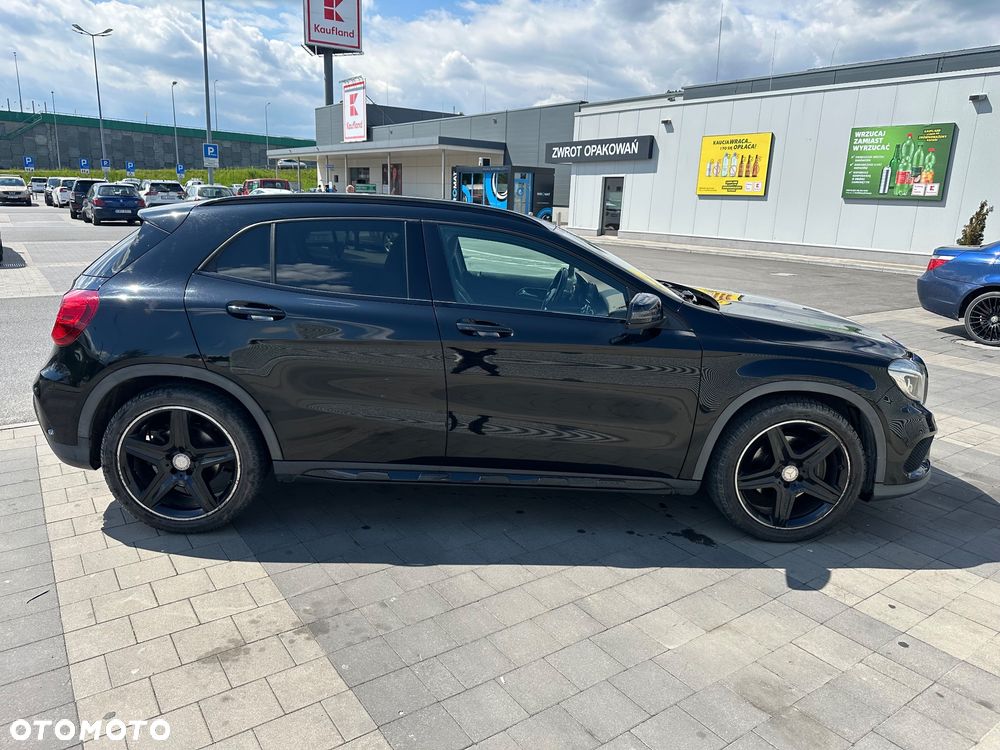Mercedes-Benz GLA 250 4-Matic - 10